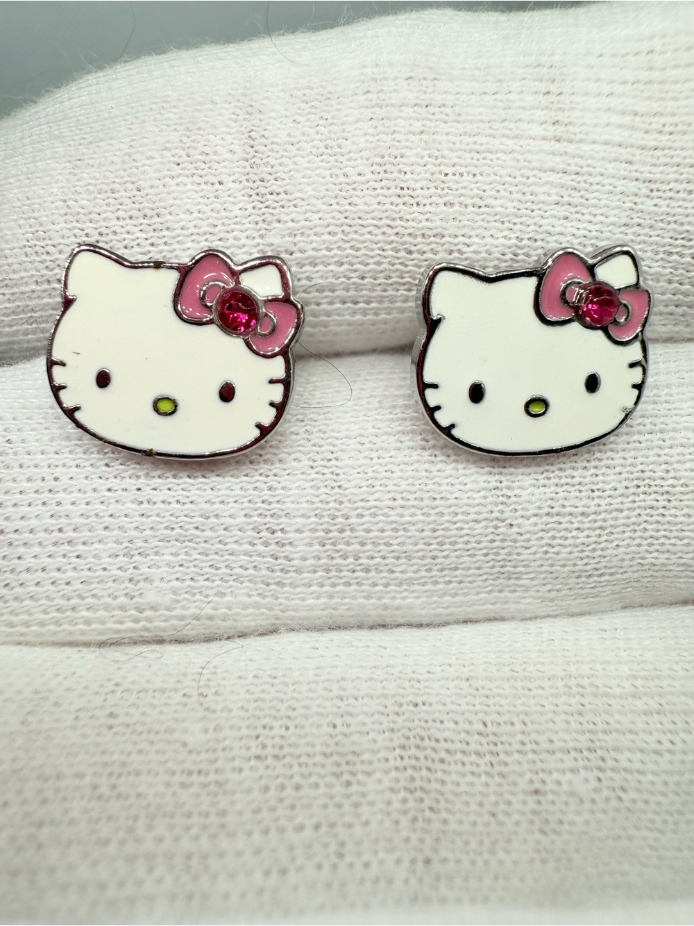 Hello Kitty White Face Pink Bow Kids Stud Earrings! - Picture 6 of 7